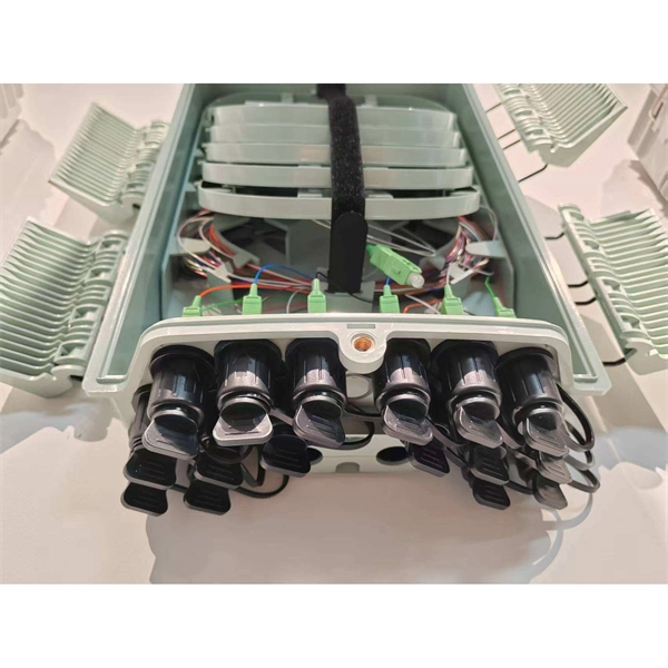 Low-voltage wiring outgoing method for vertical shaft cable trays