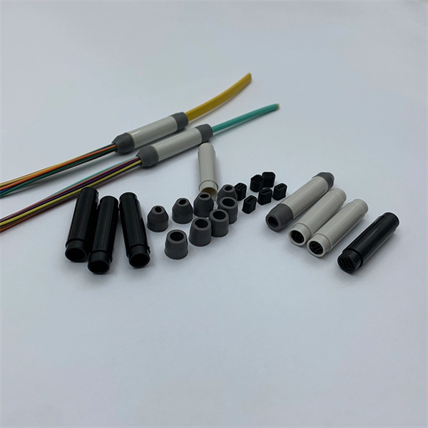 Waterproof sealing of fiber optic cable junction boxes