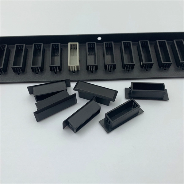 Earthquake-resistant cable tray support for railway tracks