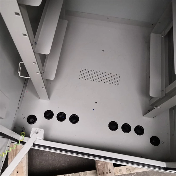 Is it okay for the power distribution box to block the data center